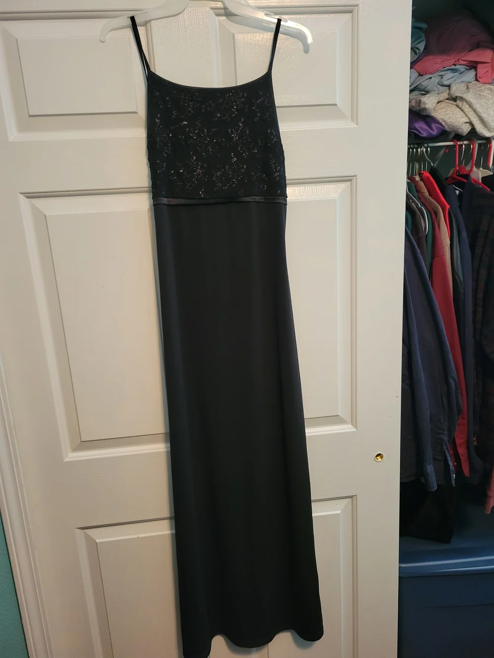 Elegant Black Backless Maxi Dress with Beaded Bodice